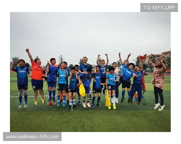 足球球星赤脚训练比赛展现自然力量与坚持精神魅力